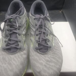 Mizuno Gray and Green Athletic Shoes